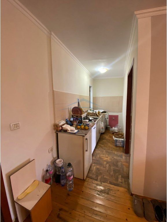 Shitet, Apartament 2+1 , Rruga e Barrikadave, Tirane
