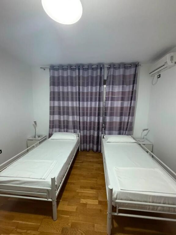 AFFITTASI   4 MONOLOCALI DI UNA VILLA SU 2 PIANI  Sheshi Shtraus Xhamllik