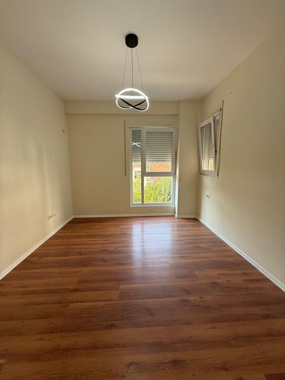Apartament 1+1 ne shitje , Shkolla e Kuqe !