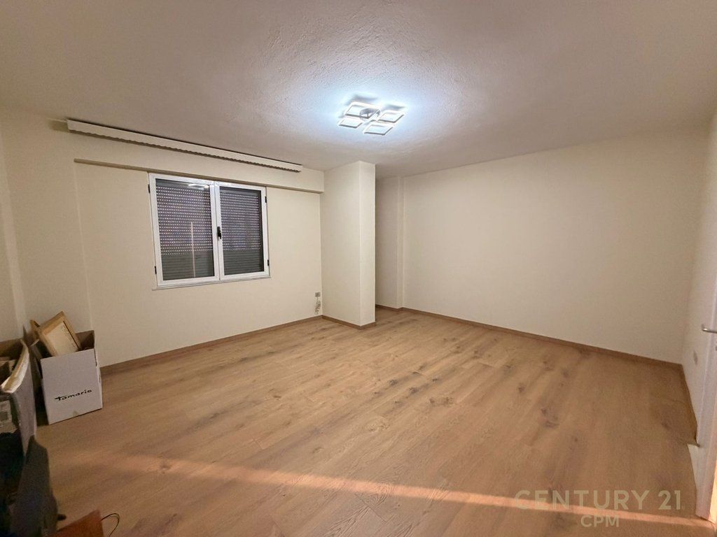 SHESIM APARTAMENT 3+1+2 PRANE STACIONIT TE FUNDIT TE TIRANES SE RE!!! Çmimi sipas kërkesës