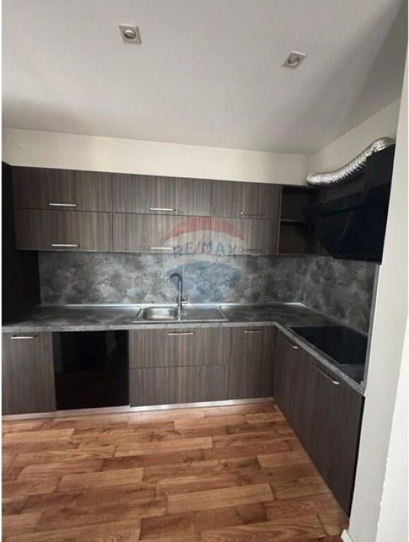 Appartamento - In Affitto - Ex Campo di Aviazione, Tirana