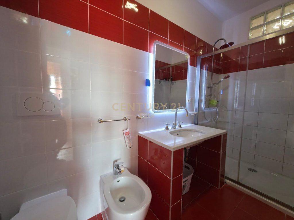 Apartament 2+1 + post parkimi me cmim ekstra me qira tek Tregu Elektrik!