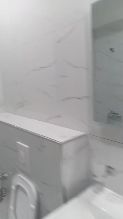 Jepet Gazoniere 33 metra te porcelaini prane Uet mobiluar 40000 lek