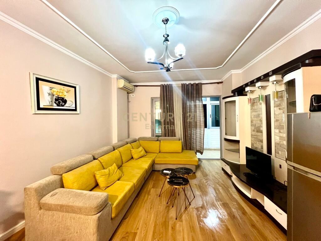 Apartment 1 +1 for rent near Partizani High School .