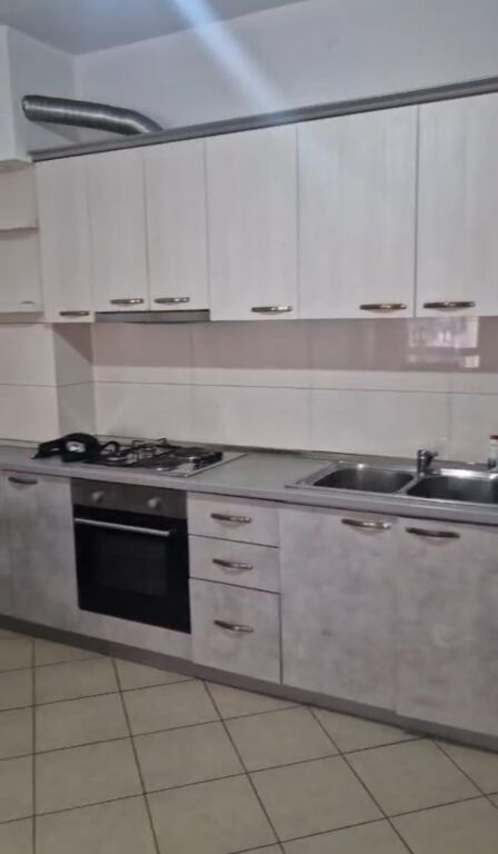 Affittasi appartamento 2+1 in Via Kavajes