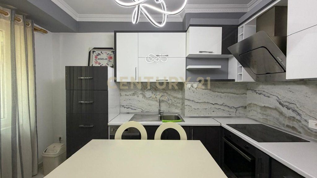 AFFITTASI DUPLEX 3+1+3 – KODRA E DIELLIT 1 (ESTENSIONE) 1.500 € /Mese