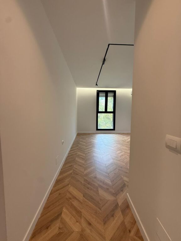2+1+2 apartment for sale in Shkozë