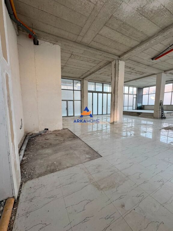 OKAZION!!! SHITET AMBIENT BIZNESI 250 M2 "LIQENI ARTIFICIAL" CMIMI I DISKUTUESHEM