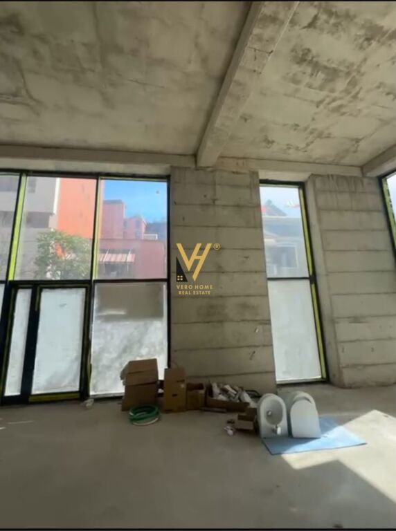 BUSINESS PREMISES FOR RENT 264 M2 ON KAVAJA STREET 850,000 LEKE