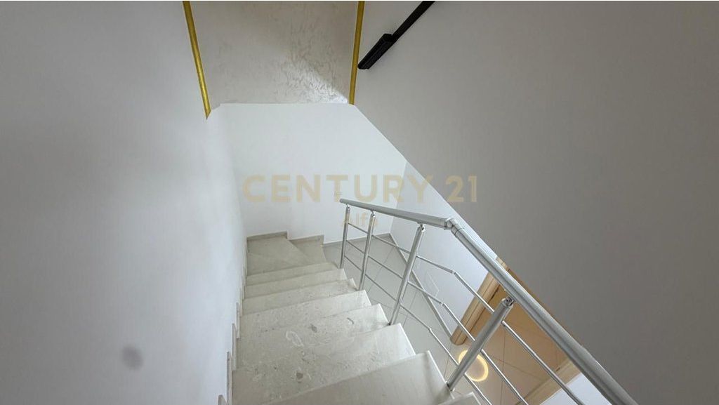 AFFITTASI DUPLEX 3+1+3 – KODRA E DIELLIT 1 (ESTENSIONE) 1.500 € /Mese