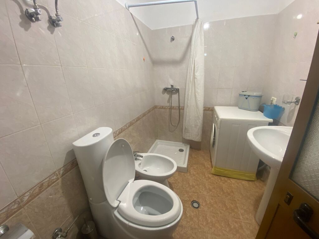 Apartament 2+1 per qera perballe me Shkollen E Bashkuar !