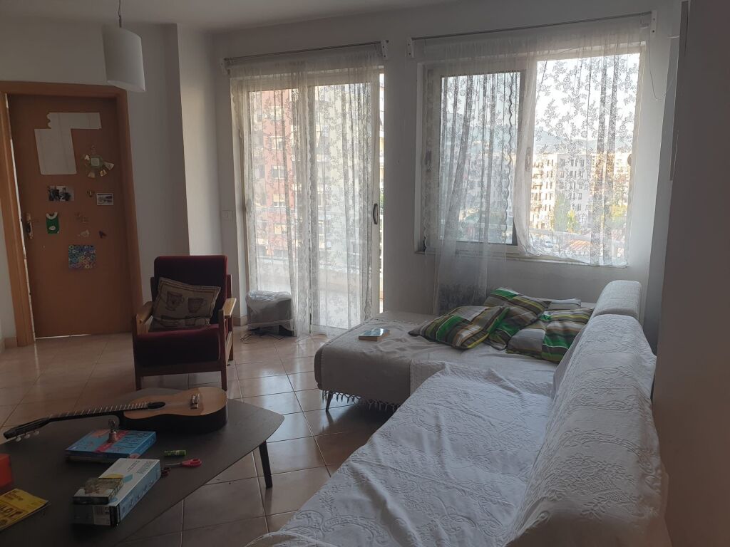 Jepet Me Qera Apartament 2+1+1 Ballkon
