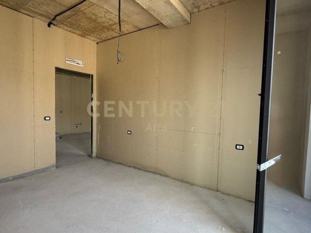 🏙️ **SHITET APARTAMENT 1+1 – GOLDEN GATE, PRANË MATERNITETIT TË RI**