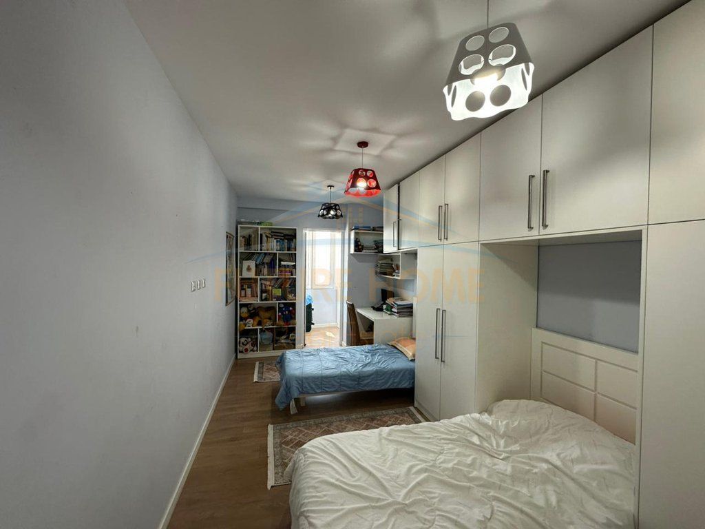 Rent, Apartment 3+1+2+ Veranda, 4 Deshmoret St., Tirana.