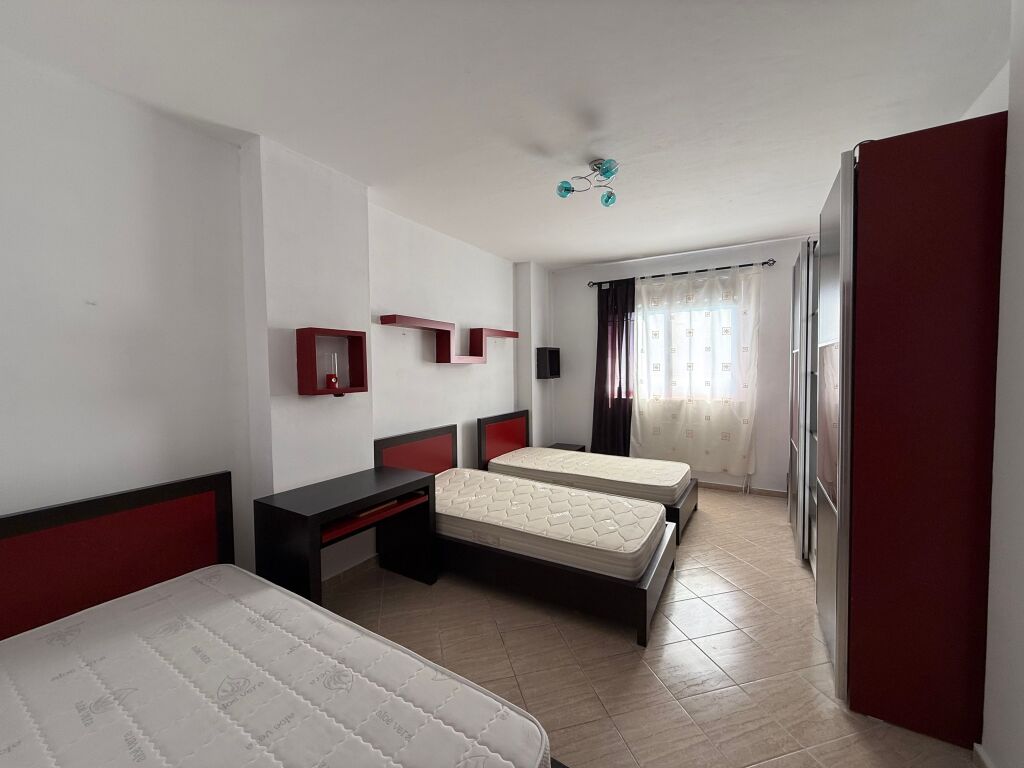 Jepet me qira apartament 2+1+2 – Rruga Irfan Tomini, përballë Deliorgjit