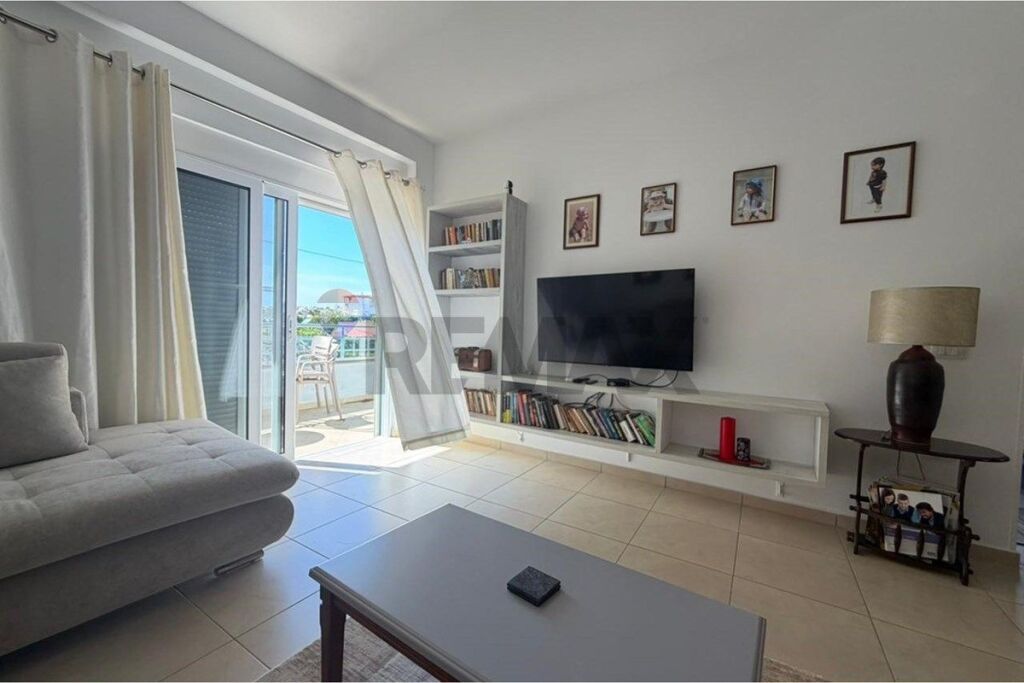Apartament - Për Shitje - Rruga Mitat Hoxha, Sarandë