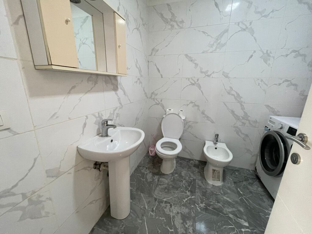 APARTAMENT 1+1 ME QIRA – PËRBALLË FURRË BUKË EUROPA 35.000 ALL