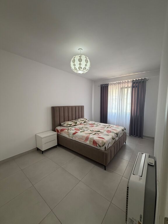 Appartamento in affitto 1+1 vicino a Villa L, prezzo 50.000 lek/mese