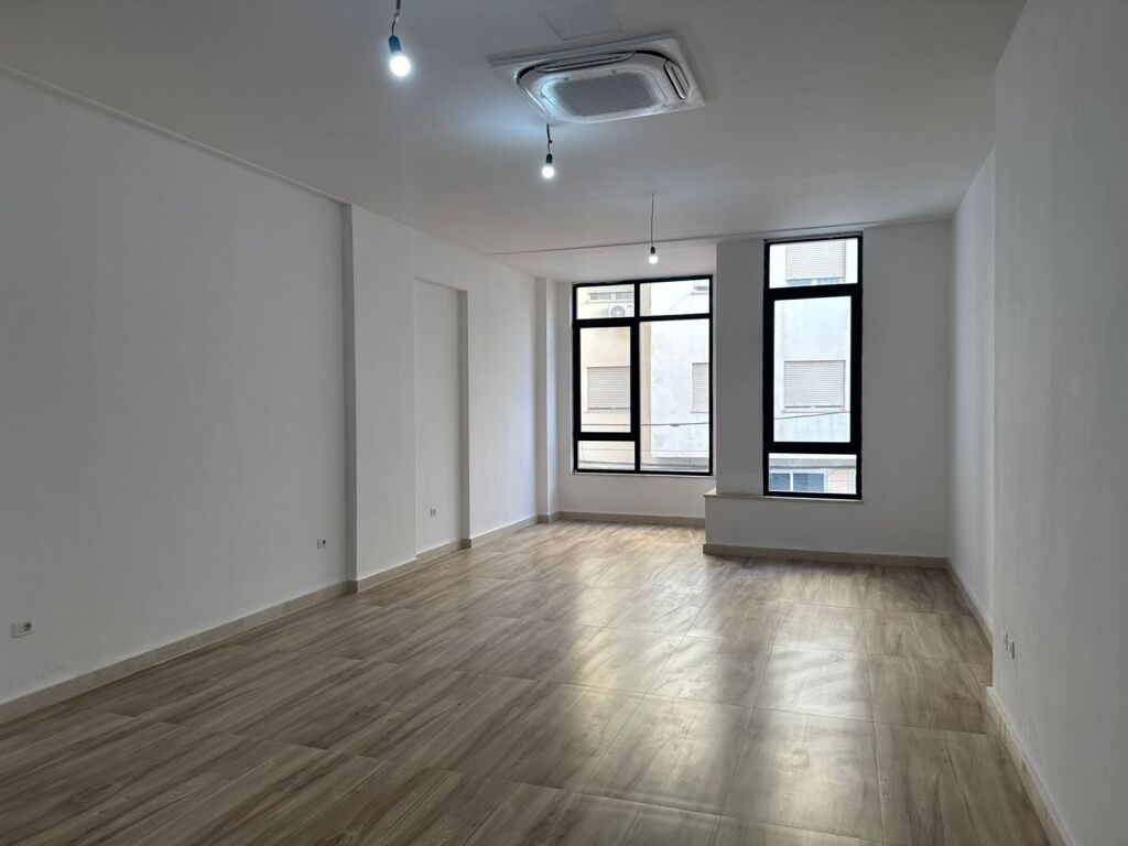 Apartament Biznesi ME QIRA | Donika Center, Rruga Mine Peza