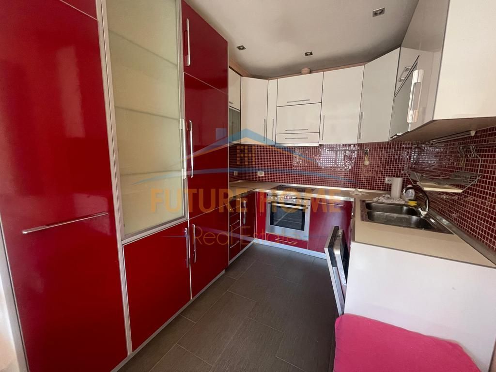 Affitto, Appartamento 2+1+2+Posto Auto, Fresku, Tirana.