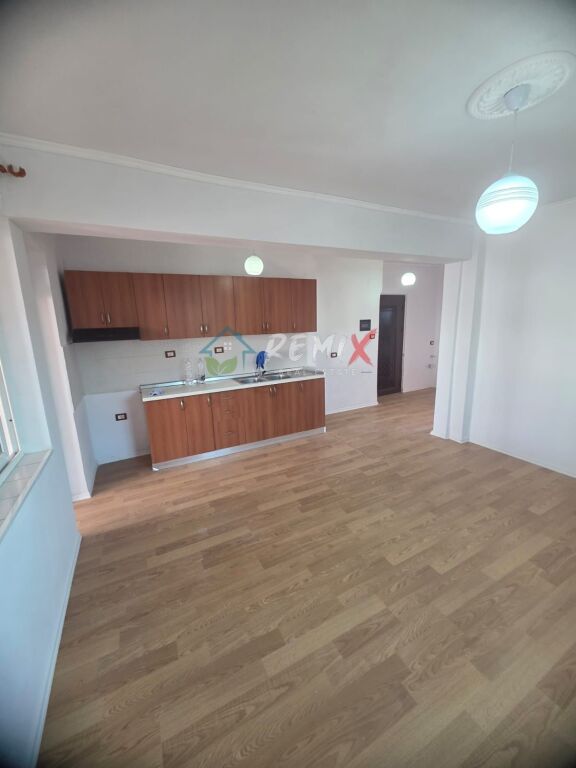🏡 SHITET APARTAMENT 2+1 + BALLKON – PRANË SPITALIT, DURRËS