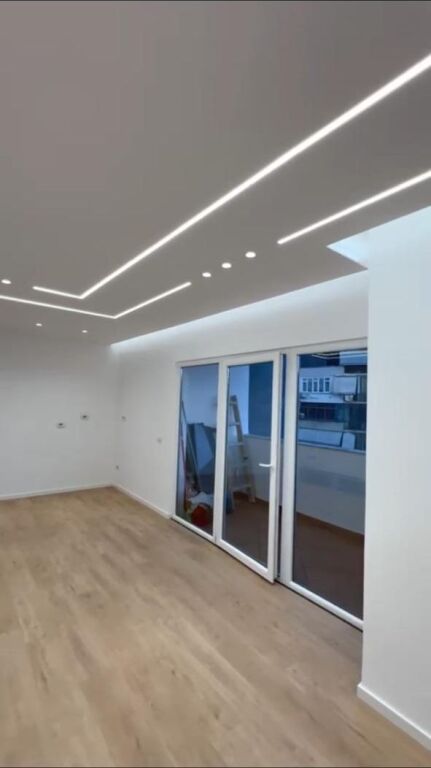 Shitje | Apartament 2 + 1 + 2 | 21 Dhjetori afer SQ21 | 270000 €