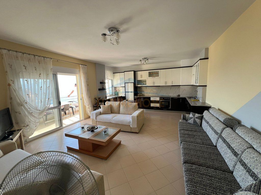 Shitet, Apartament 3+1+2, Sarandë