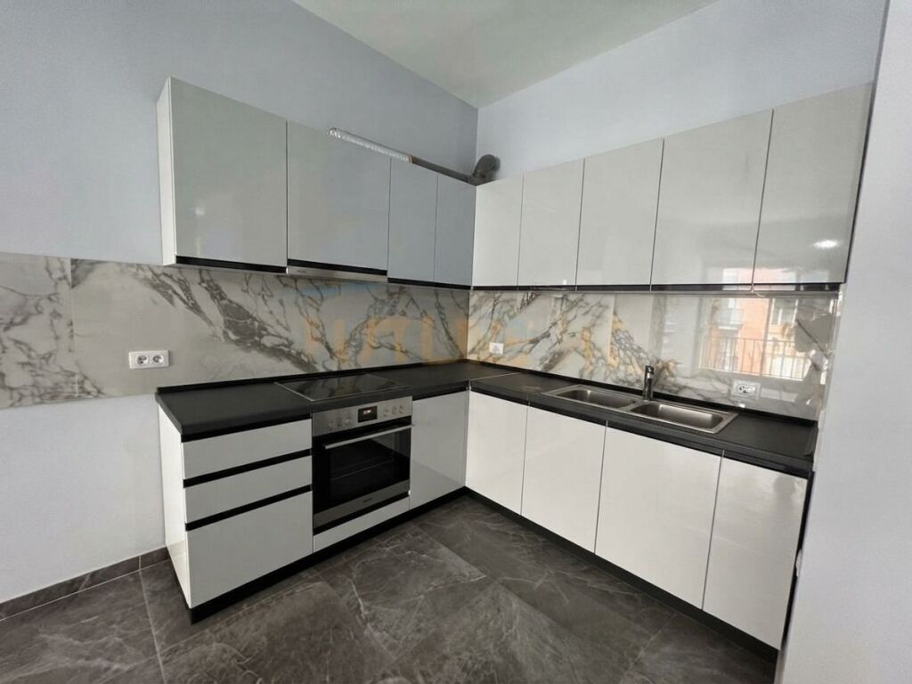 Affitto, Appartamento 1+1, Via 5 Maji, Tirana.