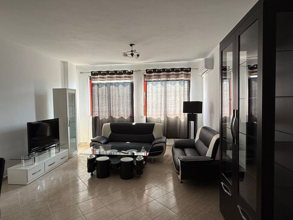 Jepet me qira apartament 2+1+2 – Rruga Irfan Tomini, përballë Deliorgjit