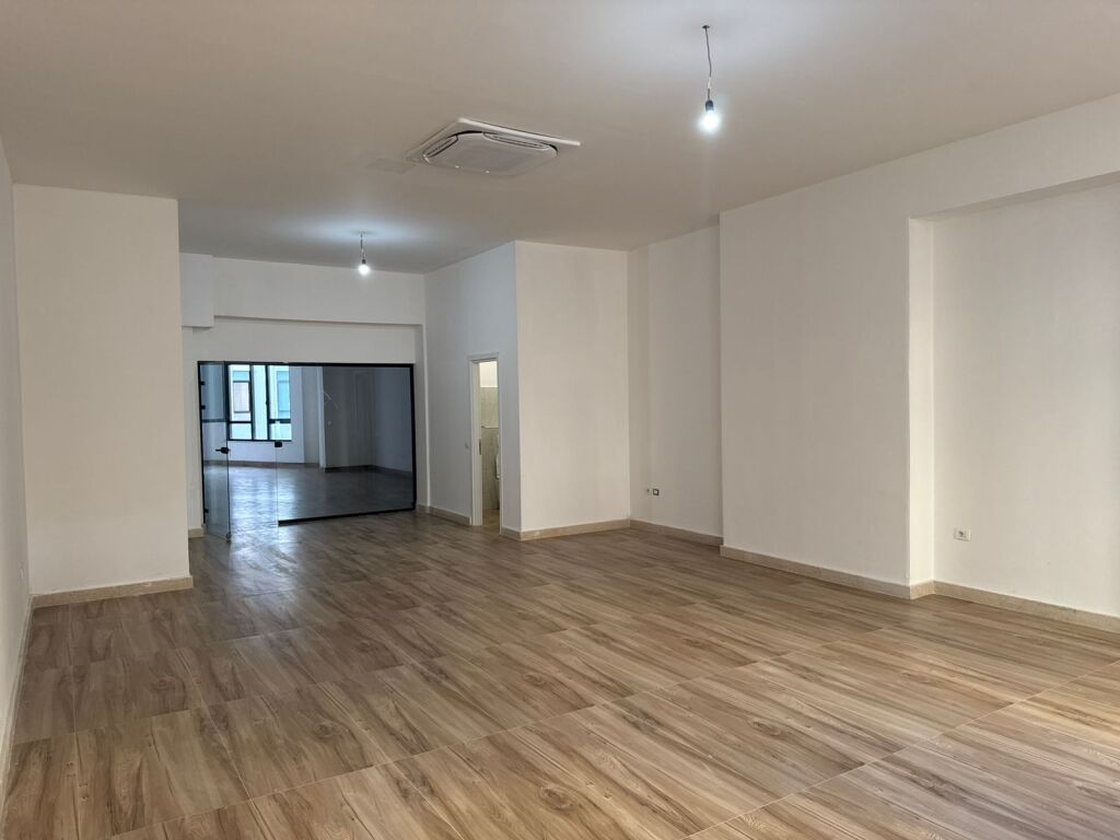 Apartament Biznesi ME QIRA | Donika Center, Rruga Mine Peza