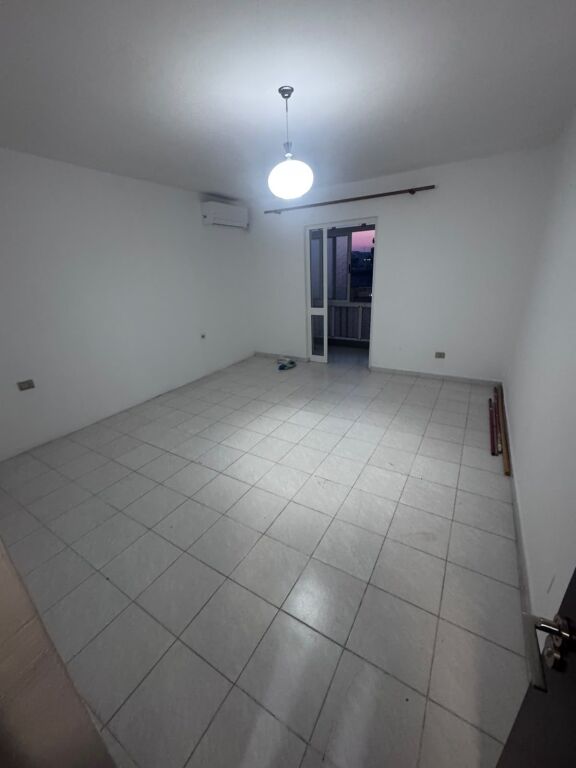 Jepet  me qera  apartament  2+1 Myslym  Shyri  