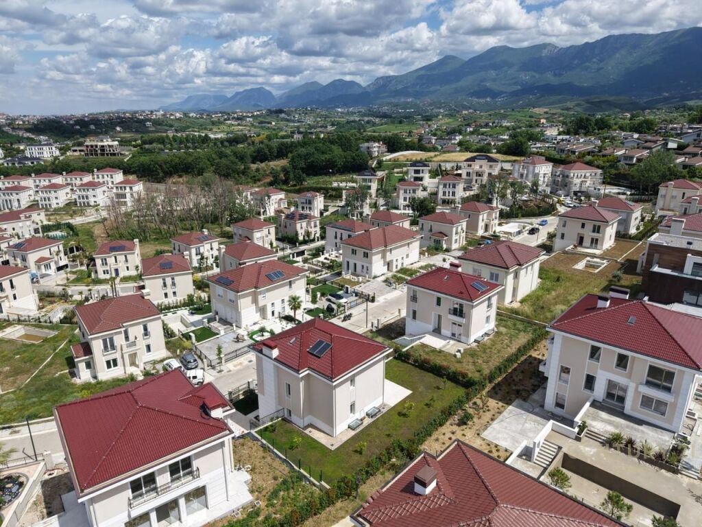 🏡 SHITET VILË – COLLINA VERDE