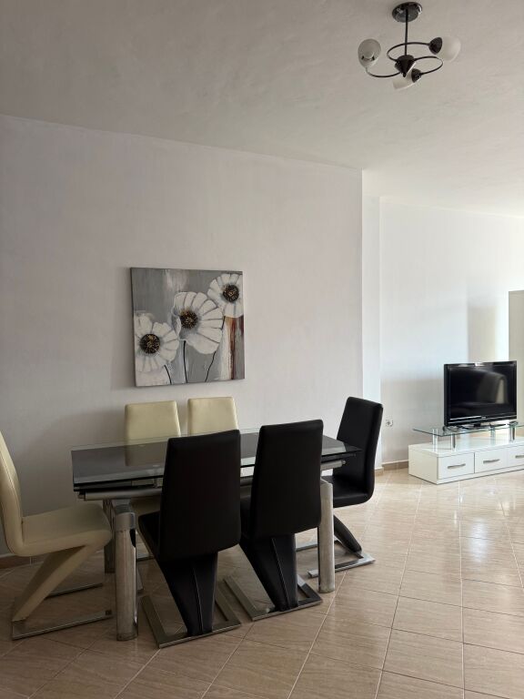 Jepet me qira apartament 2+1+2 – Rruga Irfan Tomini, përballë Deliorgjit