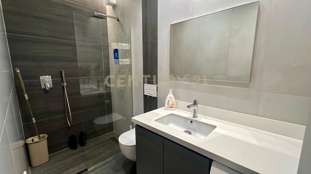 AFFITTO, APPARTAMENTO 2+1 MODERNO, GIARDINO ZOOLOGICO/BOTANICO. /Mese 80.000 Lek /Mese