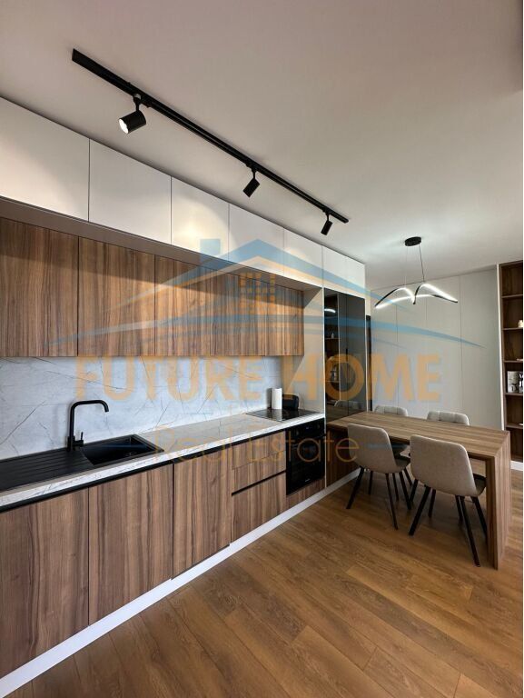 Shitet, Apartament 2+1, Shkoze, Tiranë.