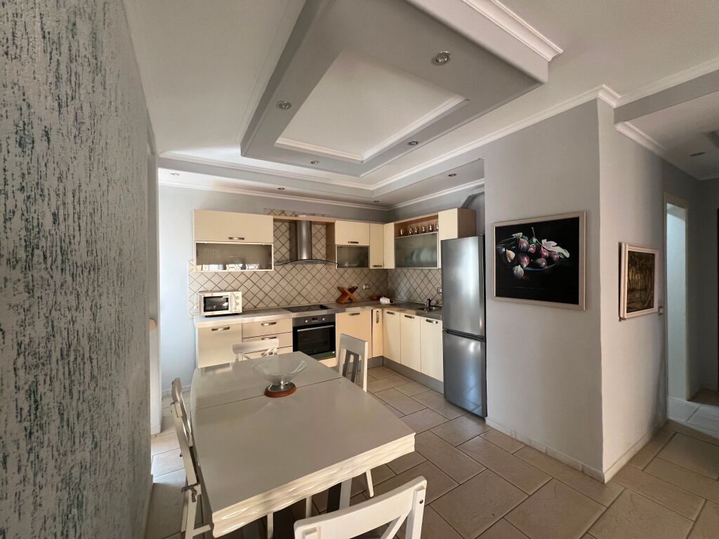 Apartament 2+1+2 , rr Elbasanir prane Air Albania