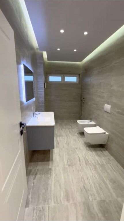 Shitje | Apartament 2 + 1 + 2 | 21 Dhjetori afer SQ21 | 270000 €
