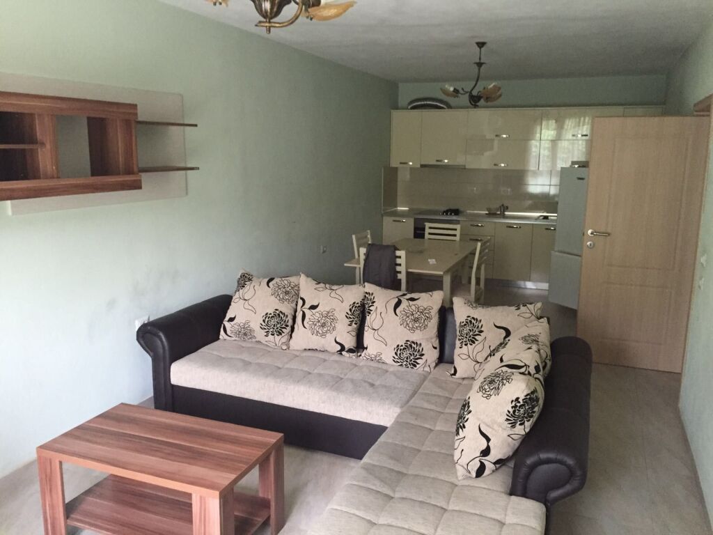 Apartament 2+1 me Qira në Bllok – Afër Sheshit Wilson, Tiranë