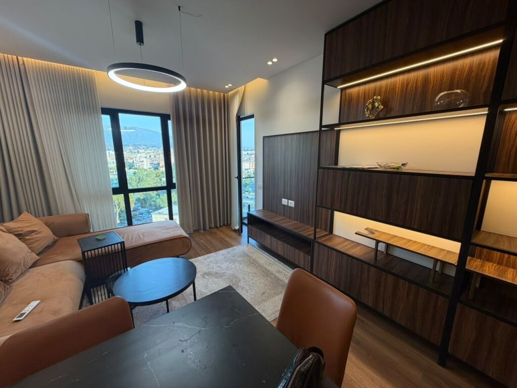 Shitet apartament 1+1