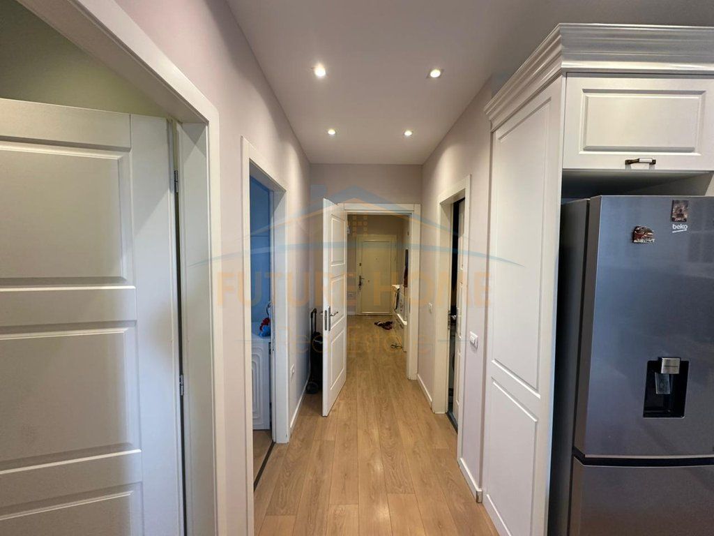 Rent, Apartment 3+1+2+ Veranda, 4 Deshmoret St., Tirana.
