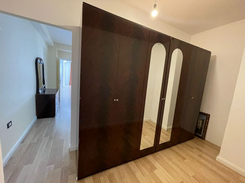 APARTAMENT 1+1 ME QIRA – PËRBALLË FURRË BUKË EUROPA 35.000 ALL