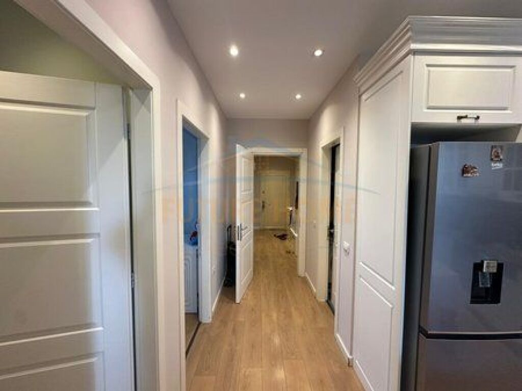 Rent, Apartment 3+1+2+ Veranda, 4 Deshmoret St., Tirana.