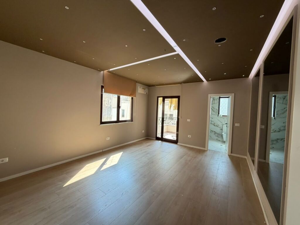🏢 JEPET ME QIRA – APARTAMENT 3+1 NË BLLOK