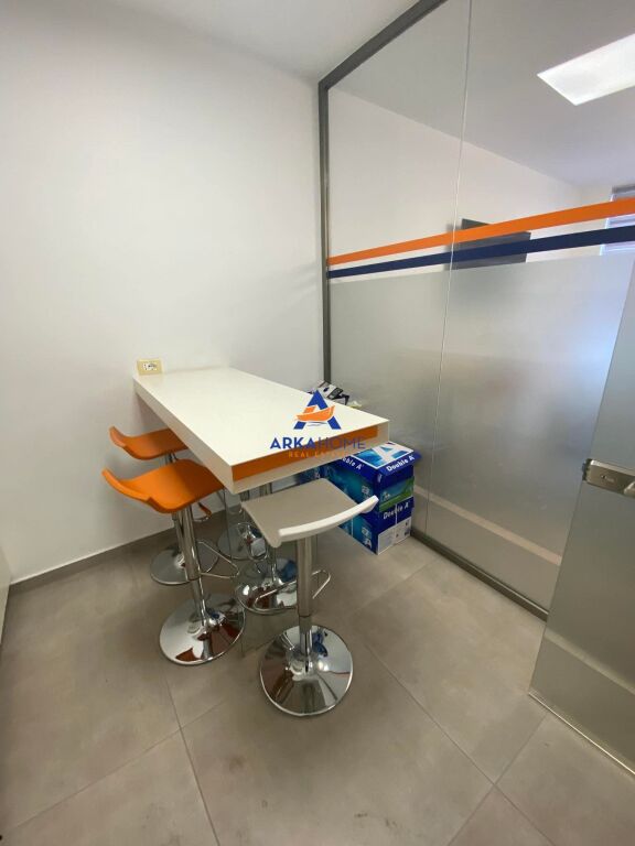 UFFICIO IN AFFITTO 110 M2 "COMUNE DI PARIGI" 1500 EURO