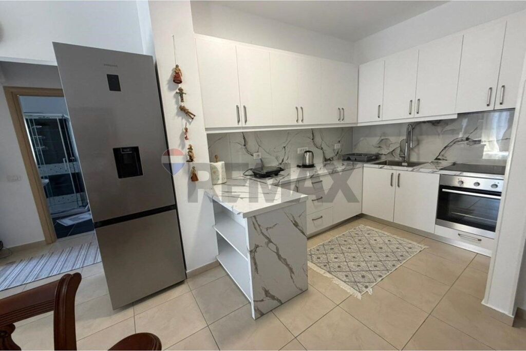 Apartament - Për Shitje - Rruga Mitat Hoxha, Sarandë