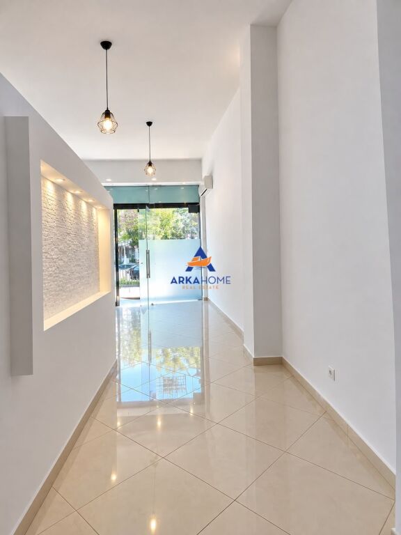 JEPET DYQAN ME QERA 60 M2 "YZBERISHT, BULEVARDI MIGJENI" 900 EURO