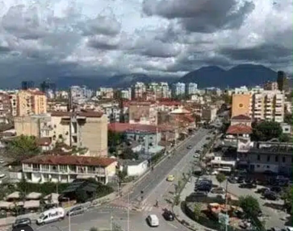Apartment for rent in Komuna e Parisit