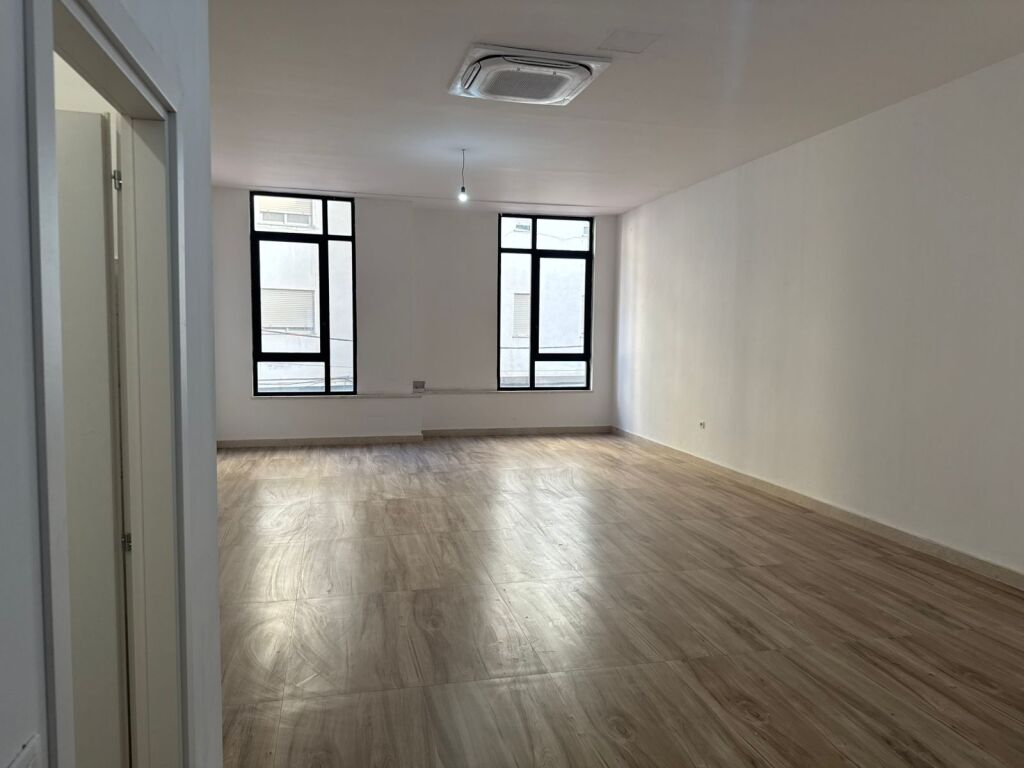Apartament Biznesi ME QIRA | Donika Center, Rruga Mine Peza