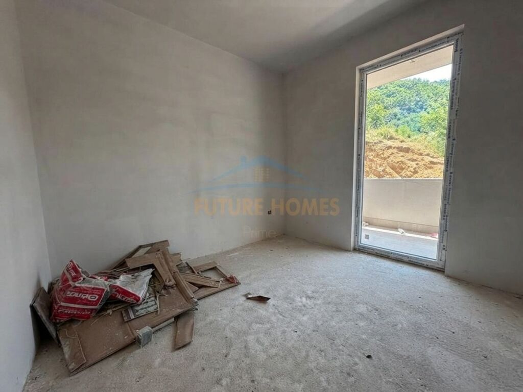 Shitet , Apartament 1+1 , Liqeni i thate , Tirane