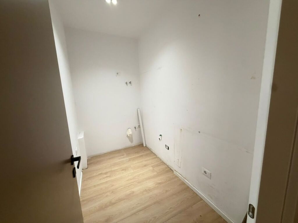 🏢 JEPET ME QIRA – APARTAMENT 3+1 NË BLLOK